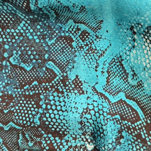 WHITE HOUSE BLACK MARKET 100% SILK SNAKE PYTHON PRINT SCARF WRAP - Picture 5 of 7